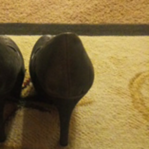 Shoes - Picture 4 of 5